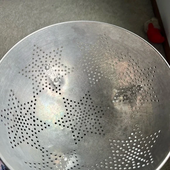 Star Pattern Metal Colander - Picture 1 of 2